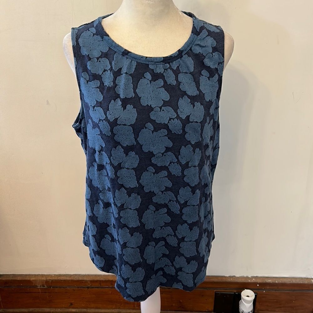 Banana Republic blue floral sleeveless blouse Size M EUC